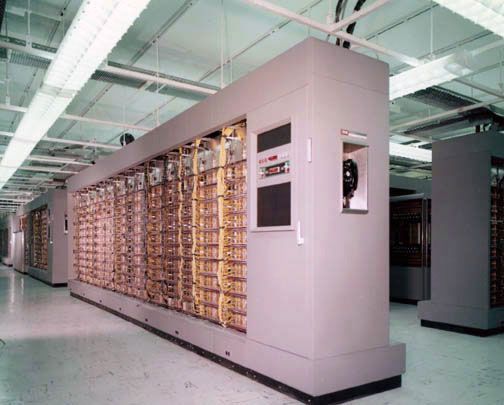 Wyspecjalizowany komputer IBM AN/FSQ-7 jednego z sektorów (podsektora) systemu SAGE.