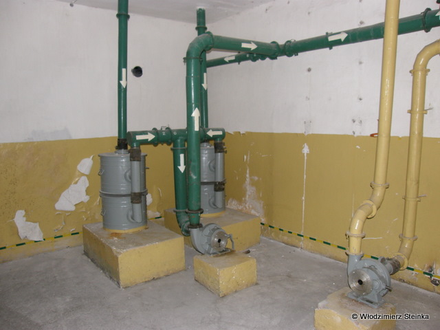 Widok instalacji wentylatorów w schronie SNR.