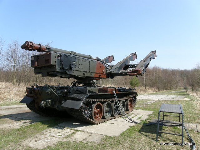 Wyrzutnia PZR S-125 Newa-SC na stanowisku ogniowym.