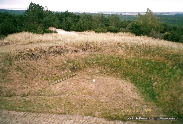 Widok z platformy widokowej na stanowisko wyrzutni rakiet w 45. dr OP m. Smołdzino (20.09.2005r.).