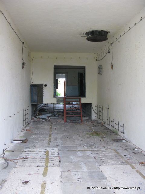 Boksy kabinowe w schronie SNR (kabiny UW i AW, w środku SD 45. dr OP m. Smołdzino.