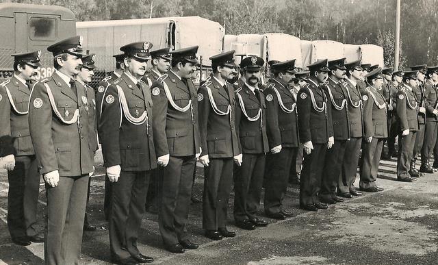 Kadra 12. dr OP m. Olszowa w trakcie trwania uroczystego apelu w Dniu Wojska Polskiego.