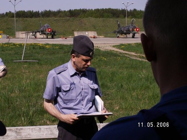 Instruktaż dla personelu technicznego SIL przed  lotami - Świdwin, 11maja 2006 roku.