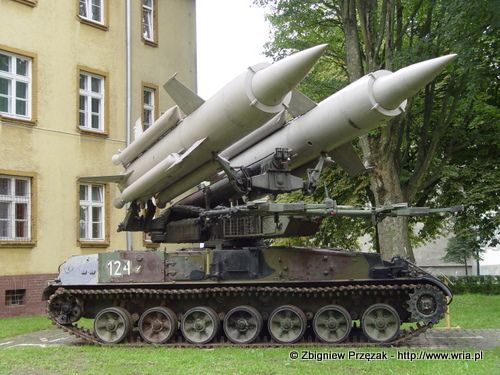 Eksponat muzealny - wyrzutnia rakiet PZR 2K-11 Krug.