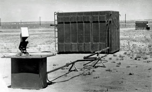 Antena i kontener WPU imitatora Dubler na posterunku maskującym bez rozbudowy inżynieryjnej.