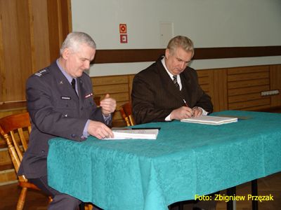 Podpisanie protokółu. Foto:  Zbigniew Przęzak